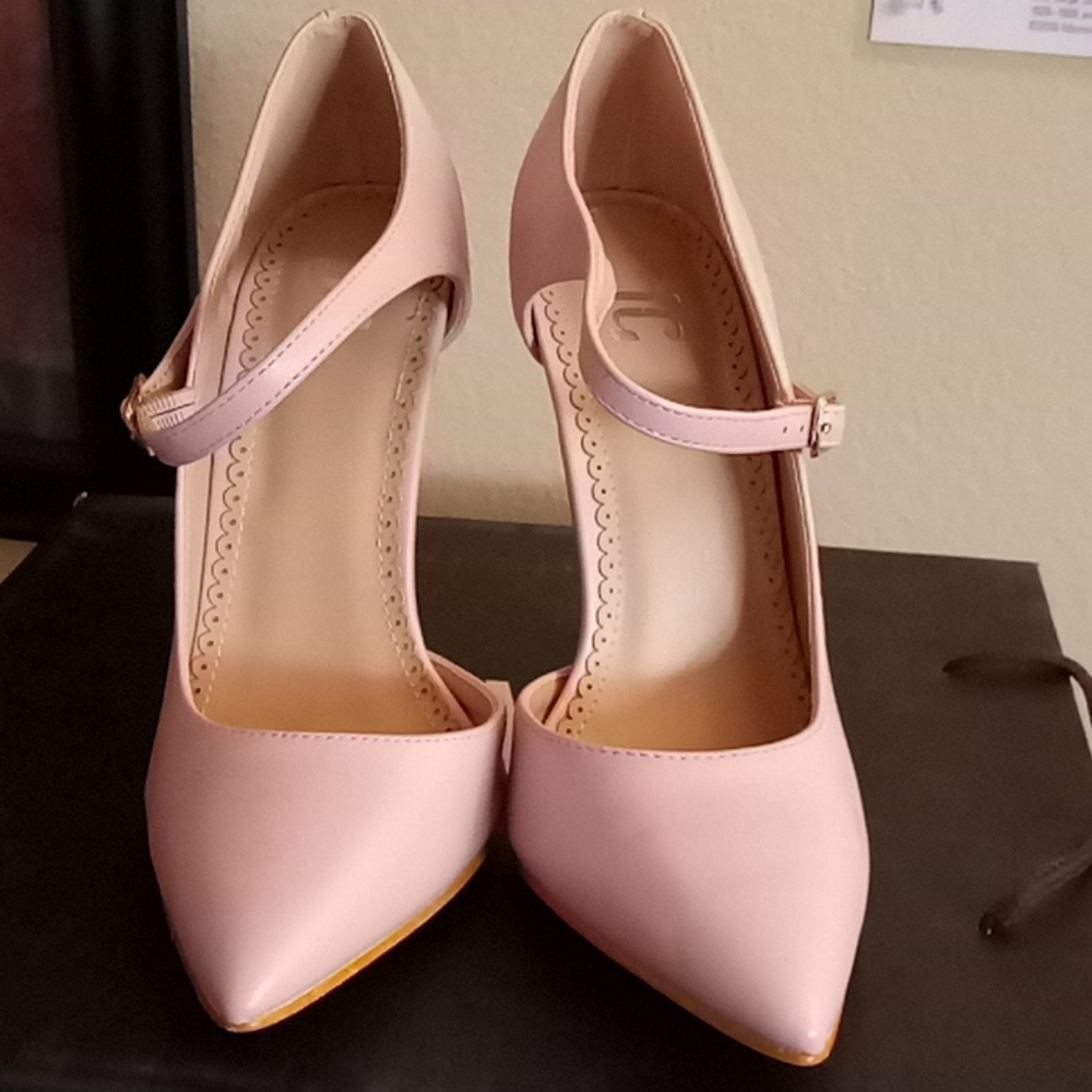 Pink pump heels shoes